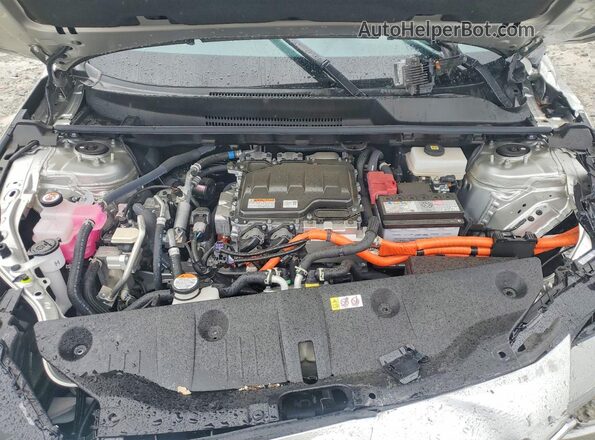 JTMAAAAA1RA045695 2024 TOYOTA BZ4X Silver Vista del compartimento del motor