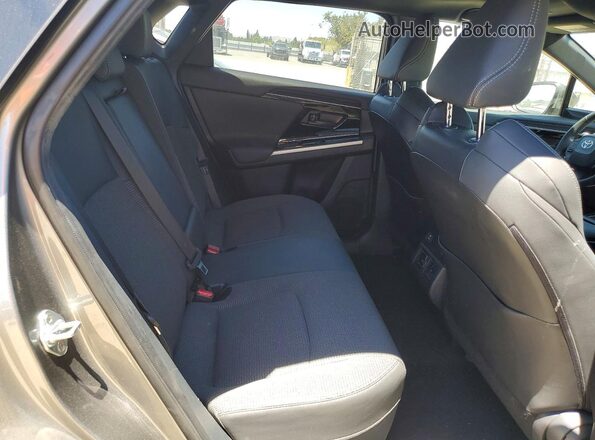 JTMAAAAA4PA010906 2023 TOYOTA BZ4X Серебряный Вид задней части салона