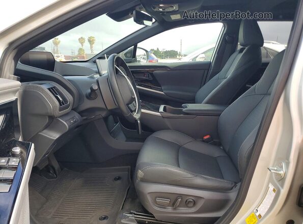 JTMAAAAA5RA052584 2024 TOYOTA BZ4X Серебряный Вид салона спереди