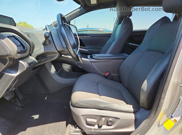 JTMAAAAA6RA043215 2024 TOYOTA BZ4X Silver Вид салону спереду