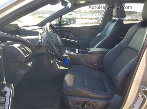 JTMAAAAAXSA055616 2025 TOYOTA BZ4X Серебряный Вид салона спереди