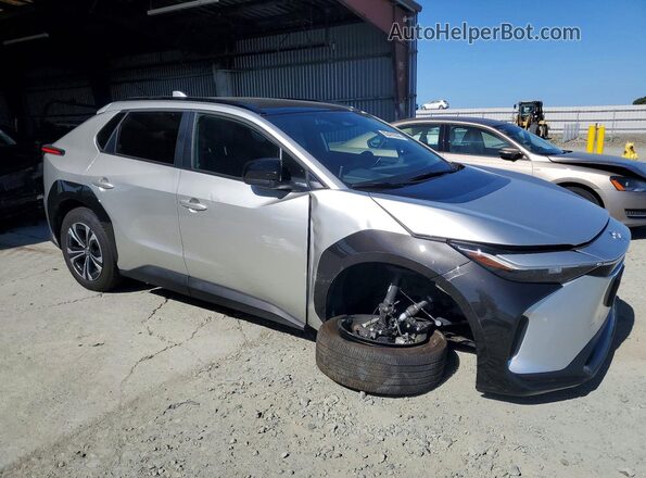 JTMAAAAAXSA055616 2025 TOYOTA BZ4X Серебряный Передняя правая четверть