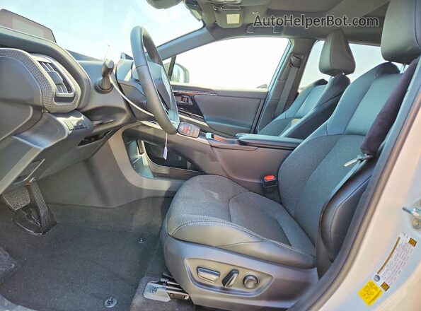 JTMAAAAAXSA067295 2025 TOYOTA BZ4X Белый Вид салона спереди