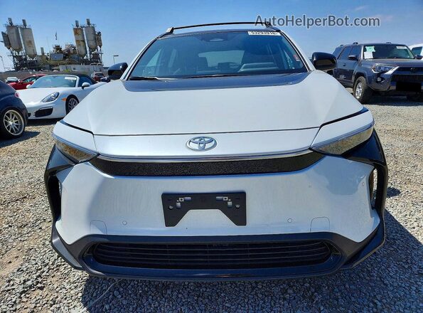 JTMAAAAAXSA067295 2025 TOYOTA BZ4X Белый Вид спереди