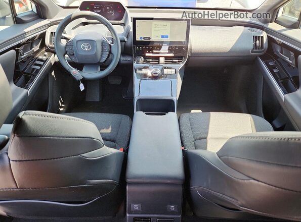 JTMAAAAAXSA067295 2025 TOYOTA BZ4X Белый Вид панели приборов