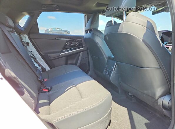 JTMAAAAAXSA067295 2025 TOYOTA BZ4X Белый Вид задней части салона