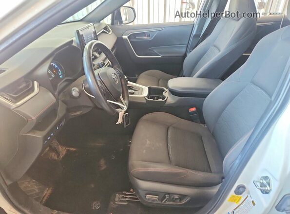 JTMAB3FV2ND105044 2022 TOYOTA RAV4 Белый Вид салона спереди
