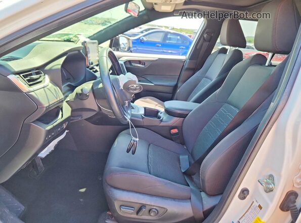 JTMAB3FV7ND091724 2022 TOYOTA RAV4 Белый Вид салона спереди
