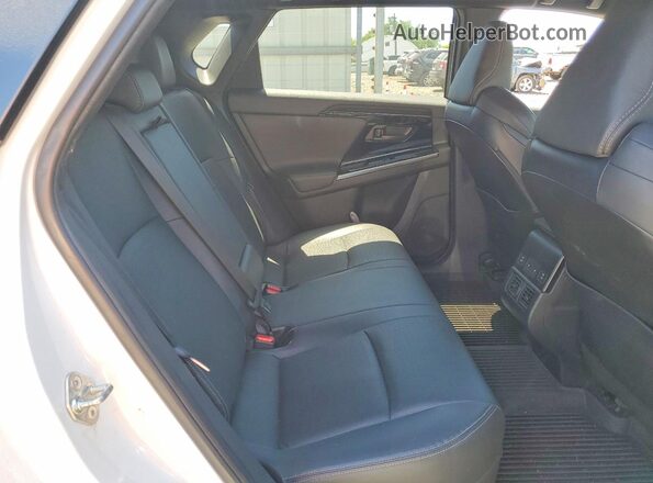 JTMABABA7PA001337 2023 TOYOTA BZ4X White Вид задньої частини салону