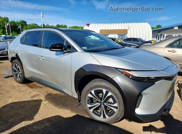 JTMABACA1SA096646 2025 TOYOTA BZ4X Silver Delantero derecho
