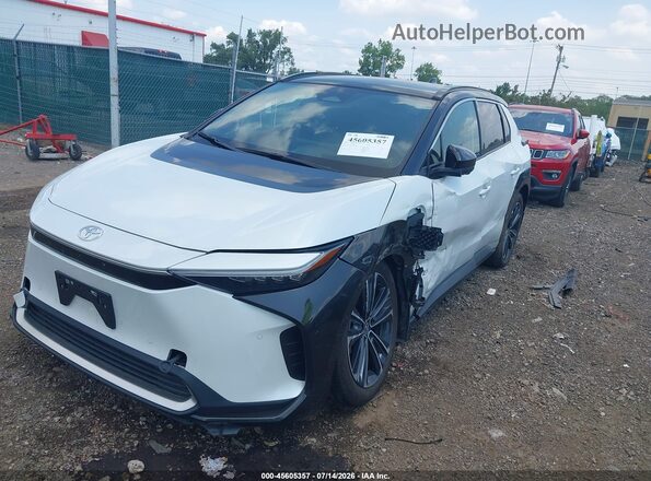 JTMABACA4PA031474 2023 TOYOTA BZ4X White Вид спереду