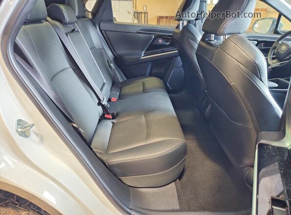 JTMABACA9SA094546 2025 TOYOTA BZ4X White უკანა სალონის ხედი