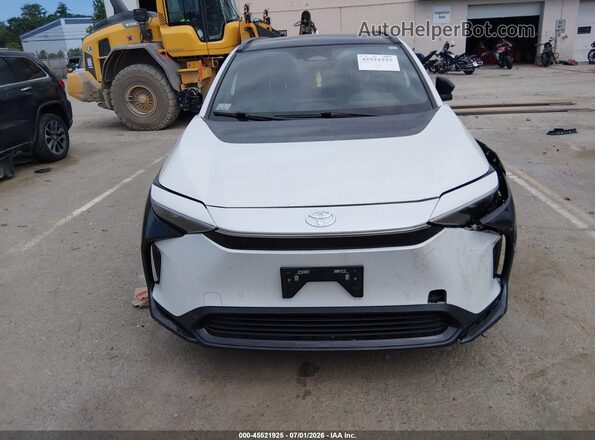 JTMABACAXPA031768 2023 TOYOTA BZ4X White Widok z przodu