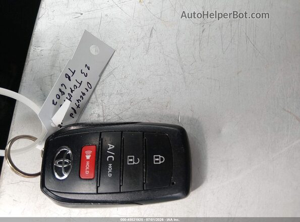 JTMABACAXPA031768 2023 TOYOTA BZ4X White Widok deski rozdzielczej