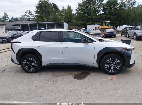 JTMABACAXPA031768 2023 TOYOTA BZ4X White Widok wnętrza z tyłu