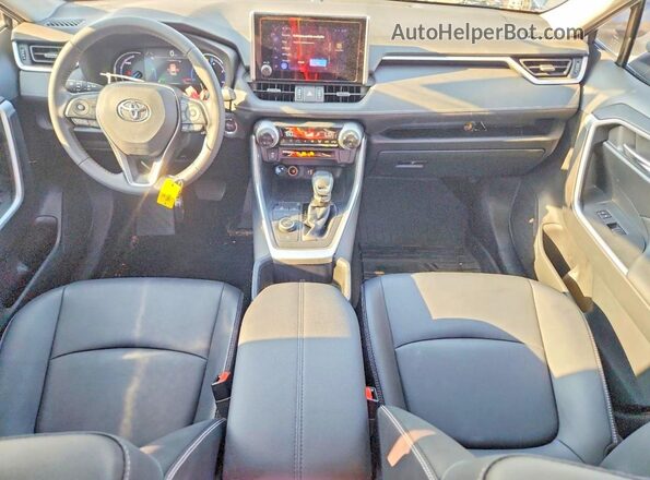 JTMB6RFV1RJ043168 2024 TOYOTA RAV4 Silver Vista del salpicadero