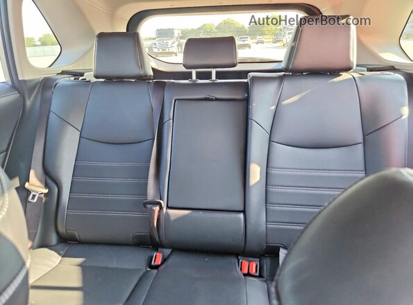 JTMB6RFV1RJ043168 2024 TOYOTA RAV4 Silver Vista de los asientos traseros