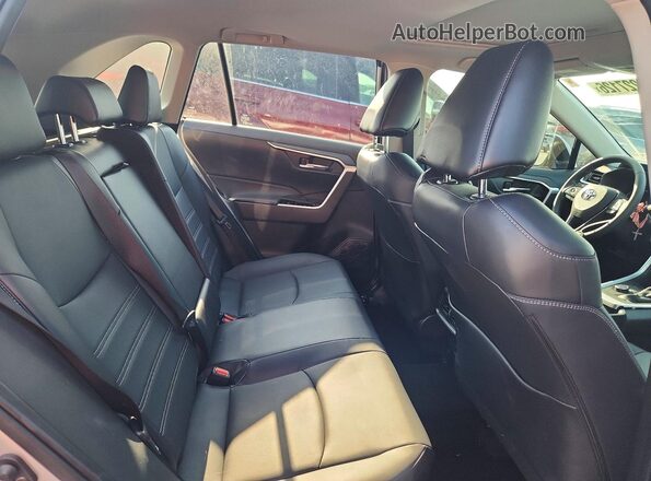 JTMB6RFV1RJ043168 2024 TOYOTA RAV4 Silver Vista interior trasera