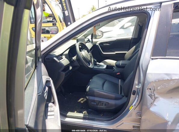 JTMB6RFV7RD143886 2024 TOYOTA RAV4 HYBRID Silver Вид салону спереду