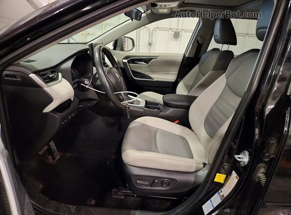 JTMB6RFV8MD040985 2021 TOYOTA RAV4 Black Вид салону спереду