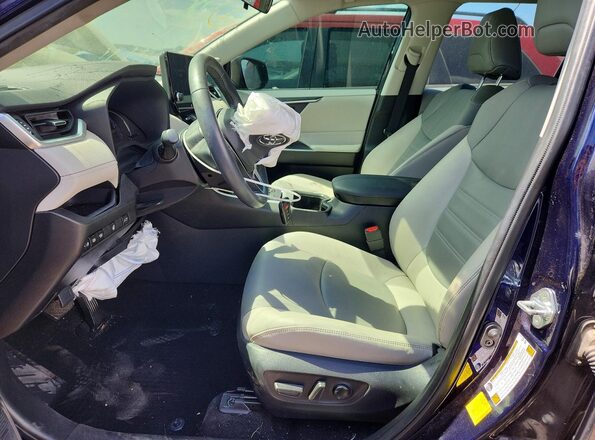 JTMB6RFV8PD083419 2023 TOYOTA RAV4 Синий Вид салона спереди