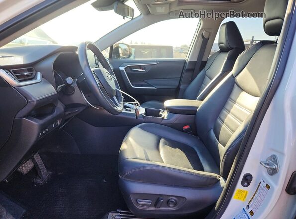 JTMB6RFV9ND532250 2022 TOYOTA RAV4 White წინა სალონის ხედი