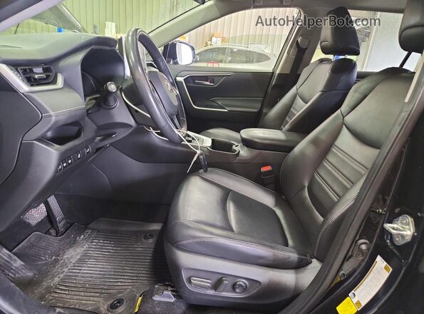 JTMB6RFV9PD087012 2023 TOYOTA RAV4 Черный Вид салона спереди