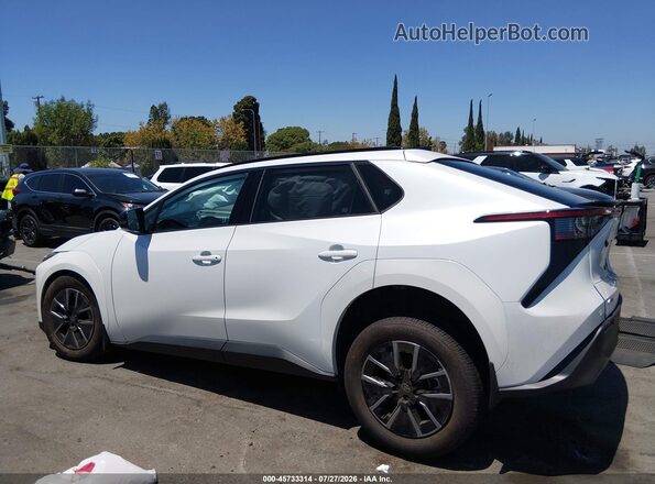 JTMBCAEB1TA004475 2026 TOYOTA BZ White Սալոնի հետևի տեսք