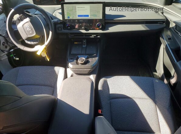 JTMBCAEB7TA001774 2026 TOYOTA BZ White Вид панелі приладів
