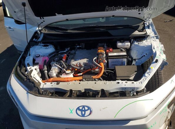 JTMBCAEB7TA001774 2026 TOYOTA BZ White Вид задньої частини салону