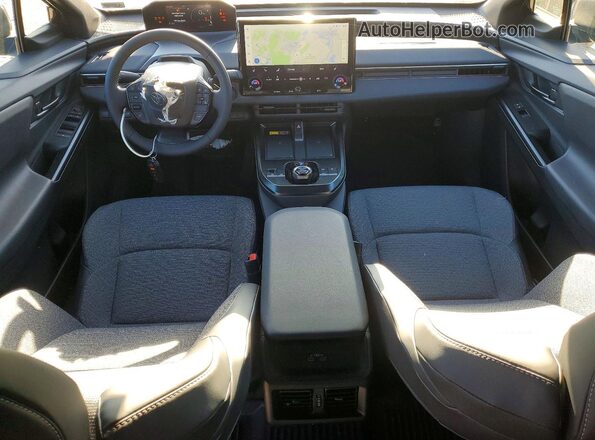 JTMBCAEB7TA006845 2026 TOYOTA BZ Black Vista del salpicadero