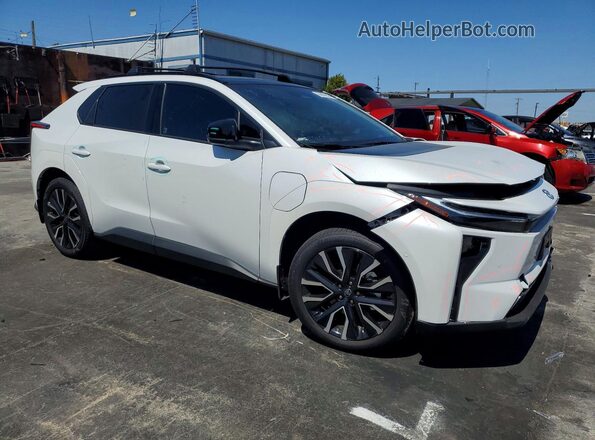 JTMBDAFB5TA008122 2026 TOYOTA BZ White Передня права чверть