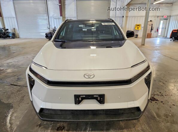 JTMBDAFB8TA002668 2026 TOYOTA BZ White Вид спереду
