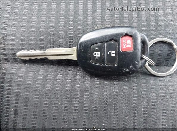 JTMBFREV0HJ126185 2017 TOYOTA RAV4 Red Vista del salpicadero