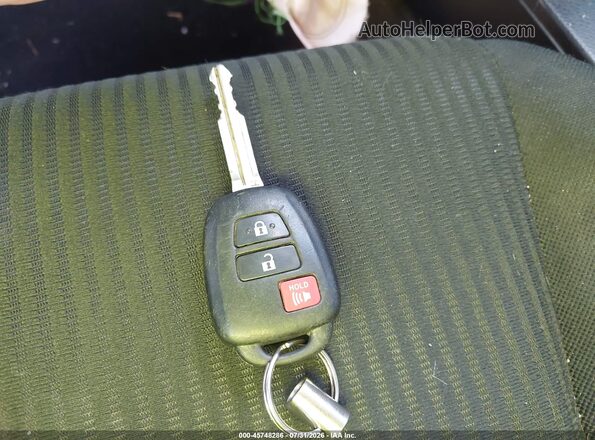 JTMBFREV1GJ096614 2016 TOYOTA RAV4 Красный Вид панели приборов