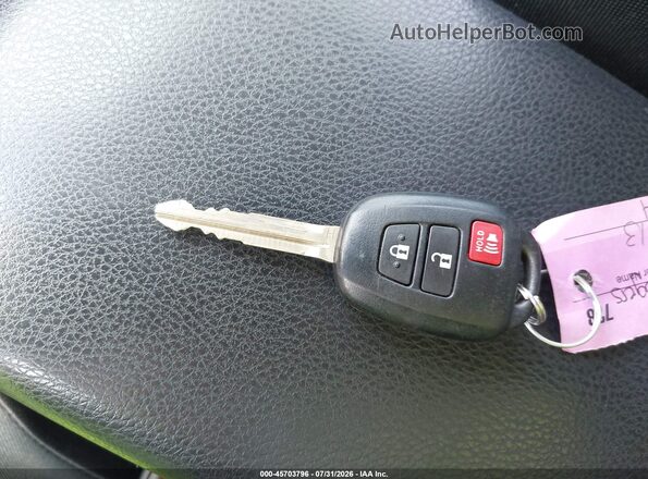 JTMBFREV1HJ127653 2017 TOYOTA RAV4 Red Vista del salpicadero