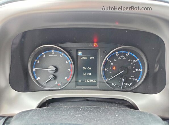 JTMBFREV2HJ158328 2017 TOYOTA RAV4 Red ხელსაწყოთა პანელის ხედი