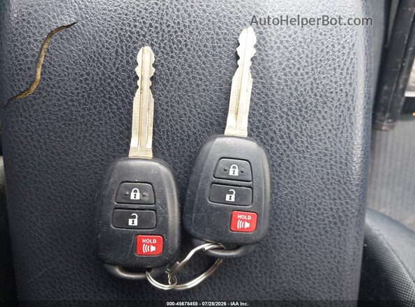 JTMBFREV2HJ705422 2017 TOYOTA RAV4 Белый Вид панели приборов