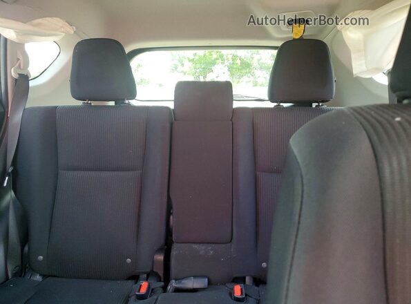 JTMBFREV4HJ126870 2017 TOYOTA RAV4 Red Widok tylnych siedzeń