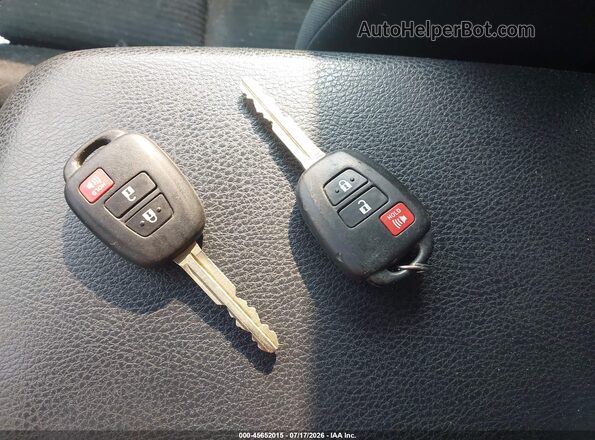 JTMBFREV6HJ715564 2017 TOYOTA RAV4 Серый Вид панели приборов