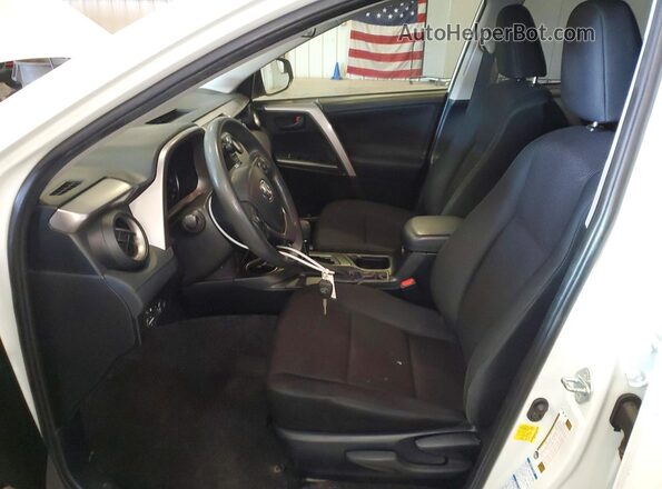 JTMBFREV6JJ186834 2018 TOYOTA RAV4 White Front interior view