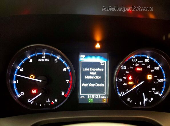 JTMBFREV6JJ186834 2018 TOYOTA RAV4 White Instrument cluster view