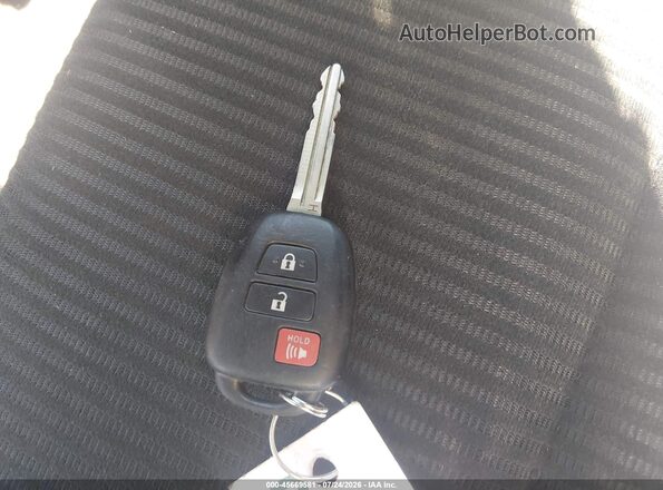 JTMBFREV8HJ127438 2017 TOYOTA RAV4 Красный Вид панели приборов