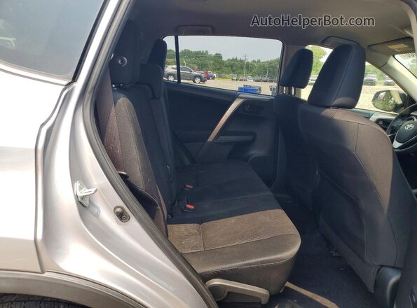 JTMBFREV8JD253688 2018 TOYOTA RAV4 Silver Widok wnętrza z tyłu