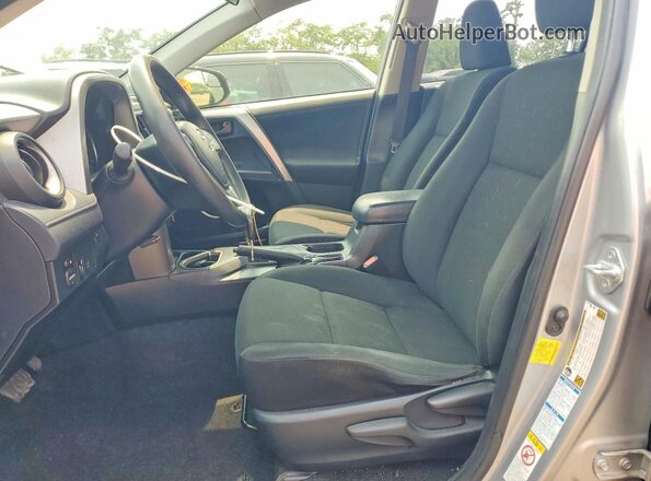 JTMBFREV8JD253688 2018 TOYOTA RAV4 Silver Widok wnętrza z przodu