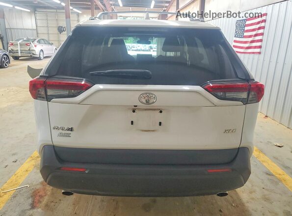 JTMC1RFV0KD017118 2019 TOYOTA RAV4 White Rear view
