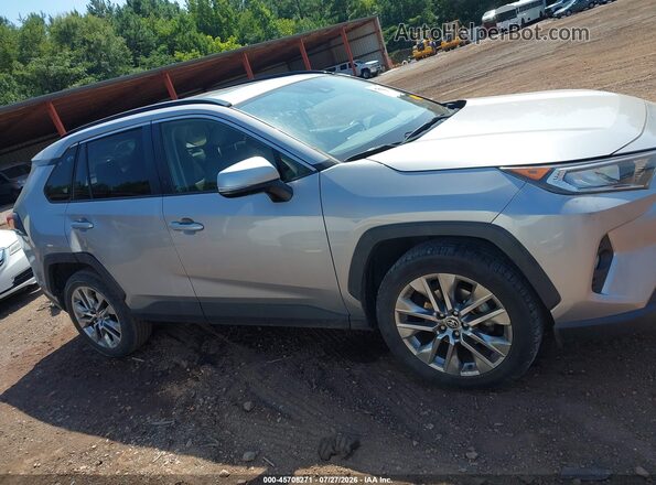 JTMC1RFV3LD055539 2020 TOYOTA RAV4 Серебряный Вид задней части салона