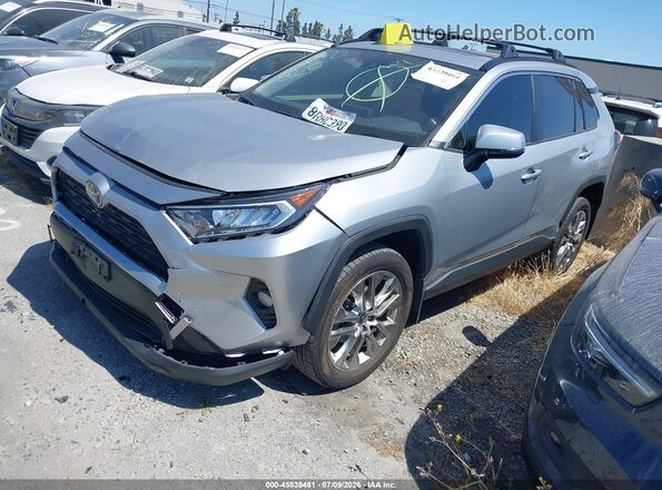 JTMC1RFV5LJ021667 2020 TOYOTA RAV4 Silver Vista tres cuartos delantera izquierda