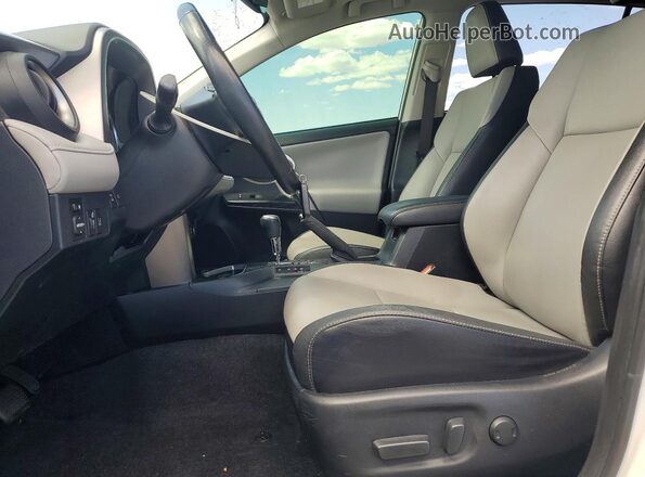 JTMDFREV4JJ720597 2018 TOYOTA RAV4 White Widok wnętrza z przodu