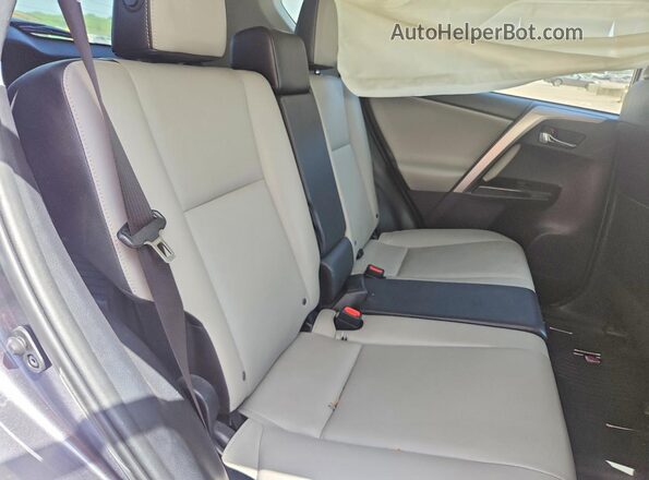 JTMDFREVXHJ153984 2017 TOYOTA RAV4 Gray Вид задньої частини салону